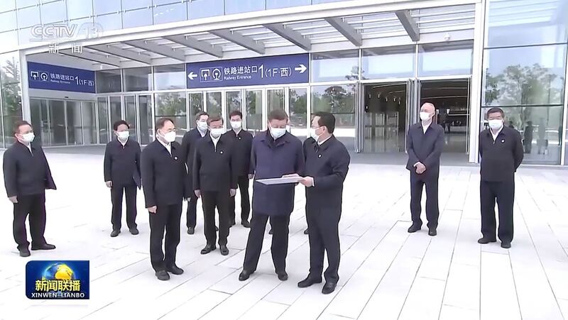 2023年5月10日,中共总书记习近平率领总理李强等高官到雄安新区视察。(视频截图/CCTV)