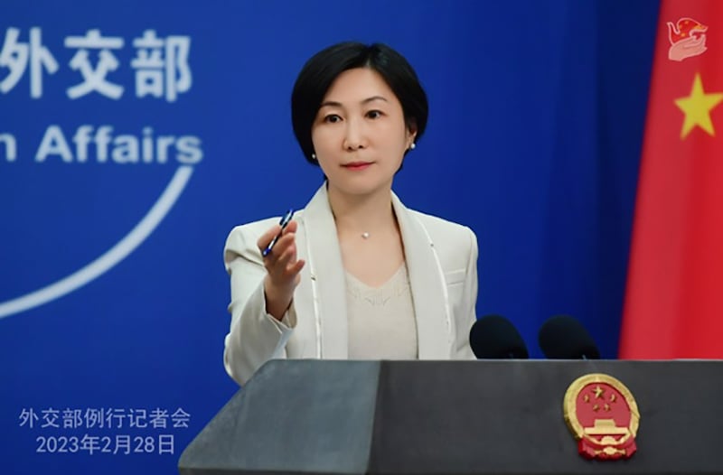 中国外交部发言人毛宁在2月28日的记者会上回应表示：“美国政府应当切实尊重市场经济和公平竞争原则，停止无理打压有关企业。为各国企业在美国的投资、经营提供公平、非歧视的环境。”（中国外交部官网截图）